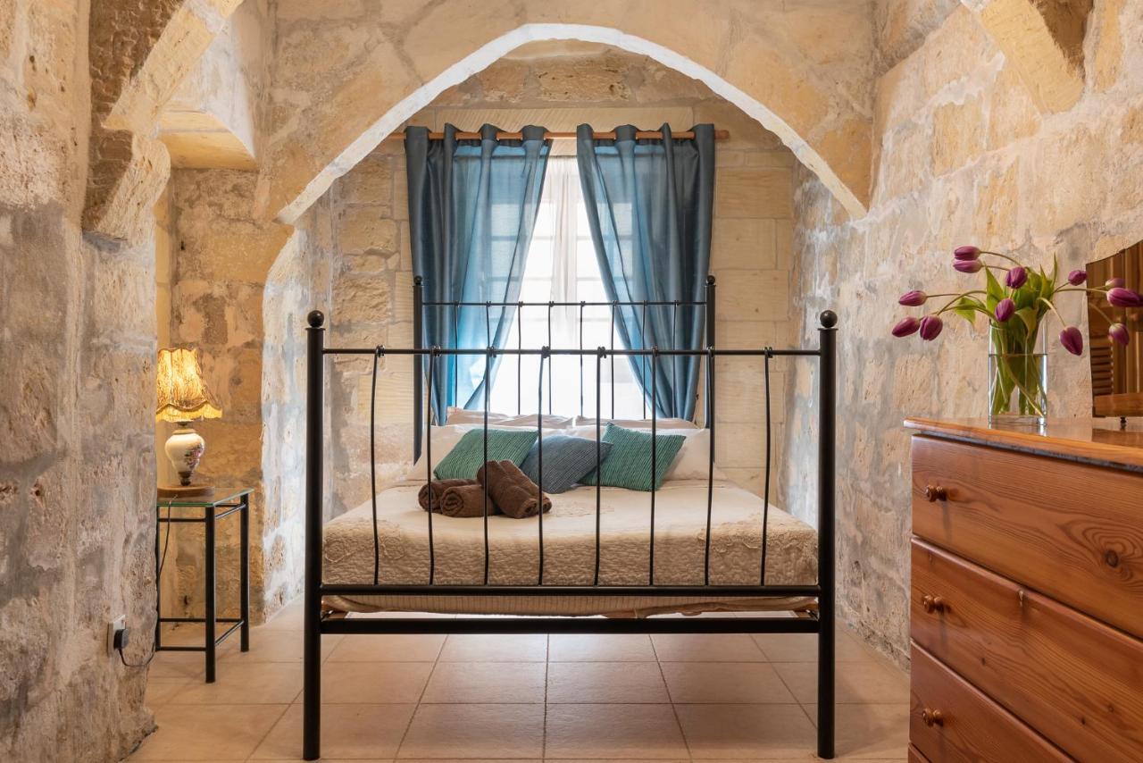 Mood Farmhouse Mythology Għarb Exteriör bild